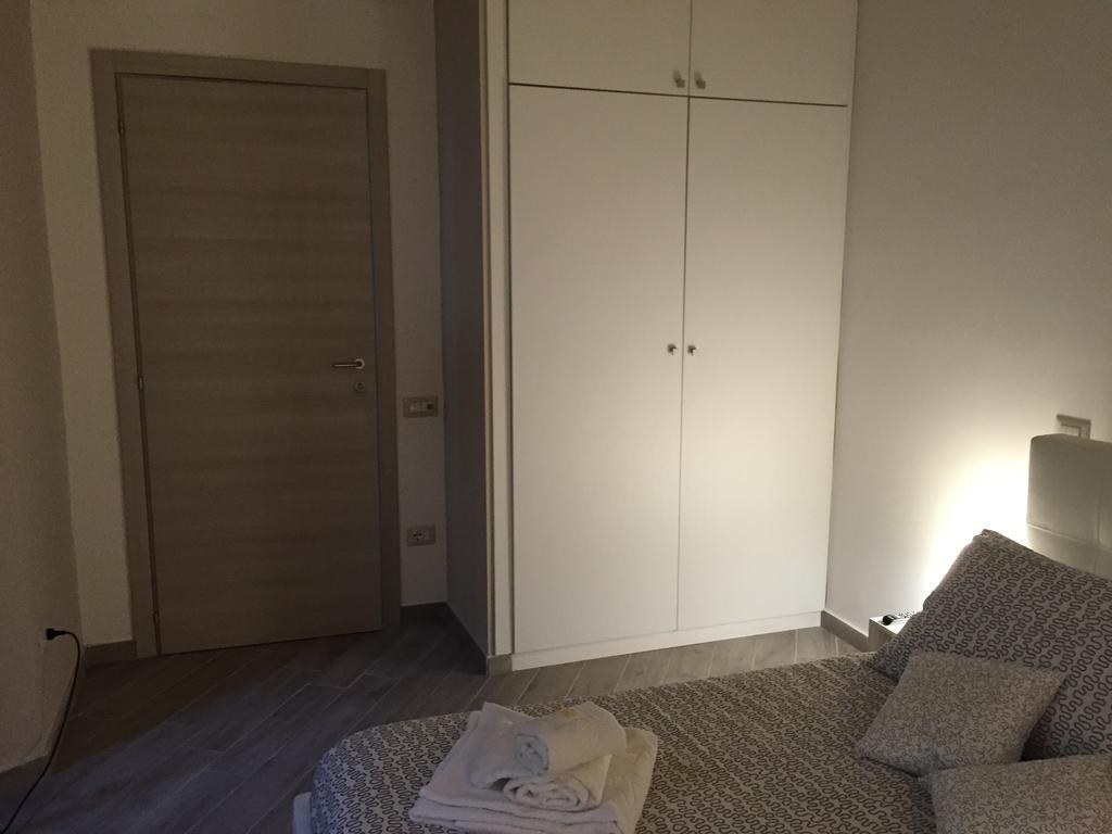 Petros Room Camere Salerno Rum bild